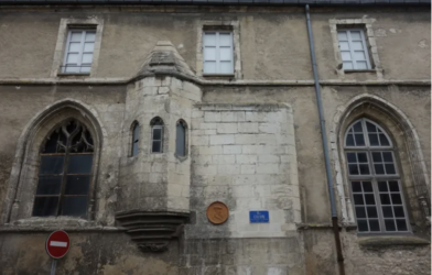 La salle Calvin préoccupe Accolade
